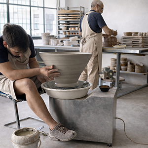 Juan_Carlos_Muñoz_Martinez_En_El_Torno_Cerámica_Muñoz Andújar